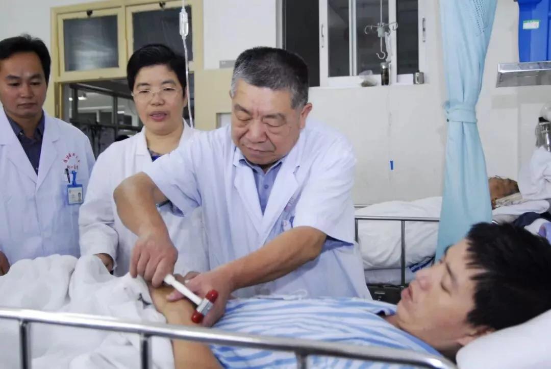 我就是大力倡導和弘揚“慕容慎行精神”——福建醫科大學典型引領，堅定履行“教育”“醫療”兩大使命