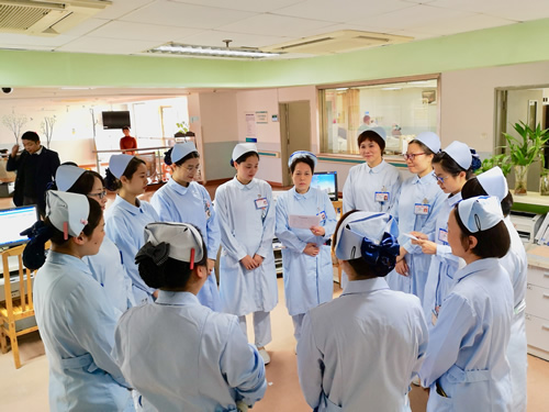 神經(jīng)外科一區(qū)開(kāi)展“美麗病房”公休座談會(huì)