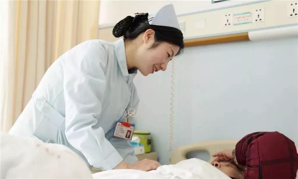 福建省工會領導蒞臨我院 為“最美護士”頒獎