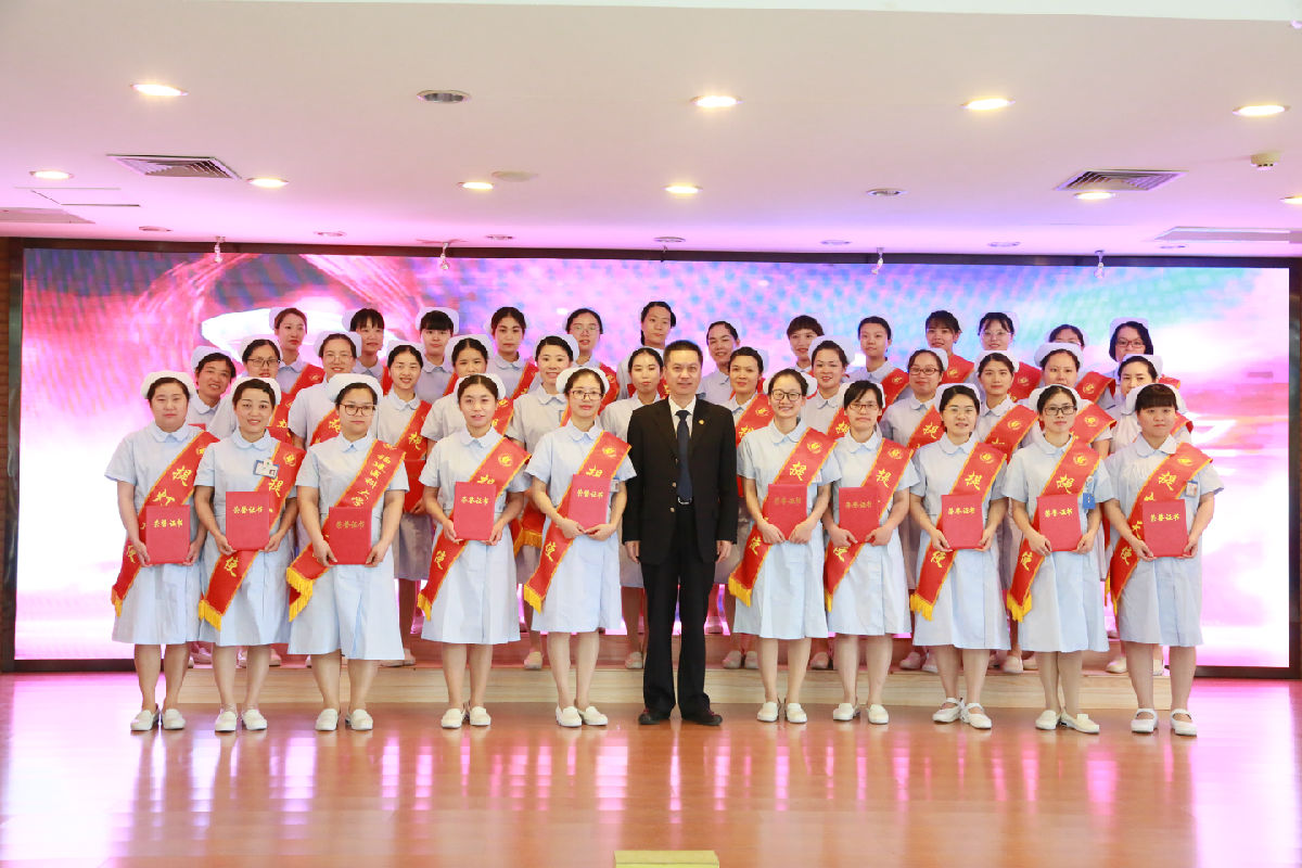 最美白衣天使 ——我院召開2019年國際護士節表彰大會 最美白衣天使 ——我院召開2019年國際護士節表彰大會