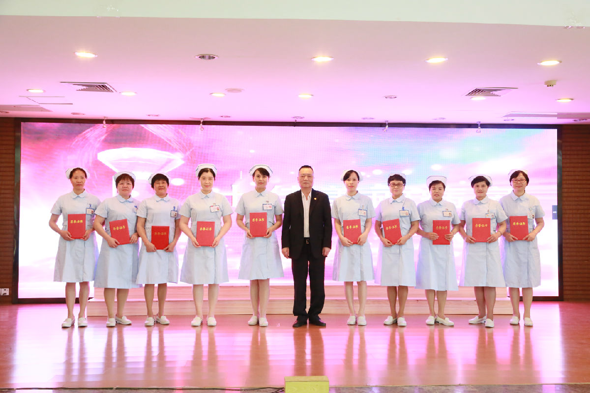 最美白衣天使 ——我院召開2019年國際護士節表彰大會 最美白衣天使 ——我院召開2019年國際護士節表彰大會