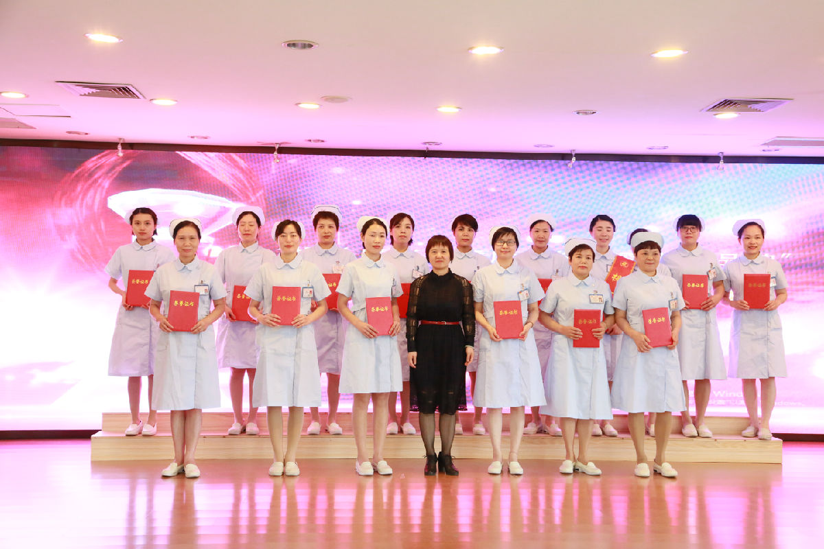 最美白衣天使 ——我院召開2019年國際護士節表彰大會 最美白衣天使 ——我院召開2019年國際護士節表彰大會