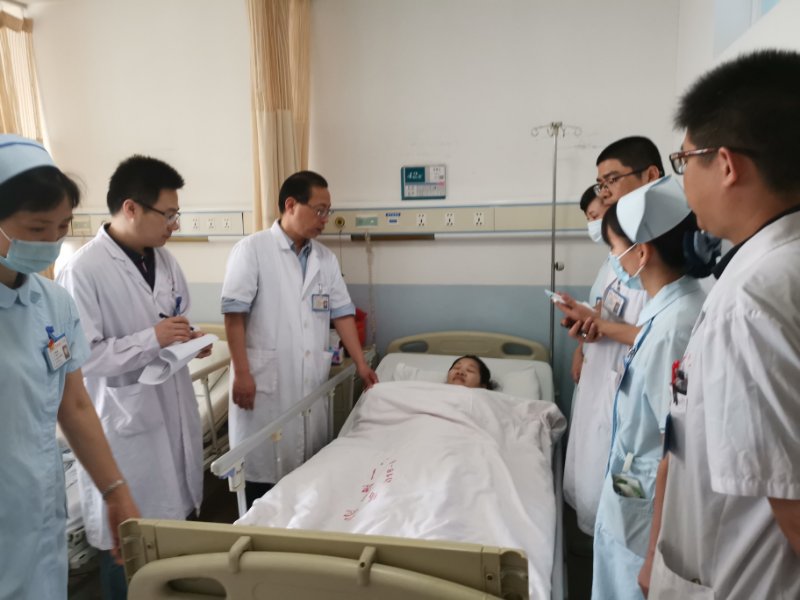 17區胃腸外科開展“三師”聯合營養查房