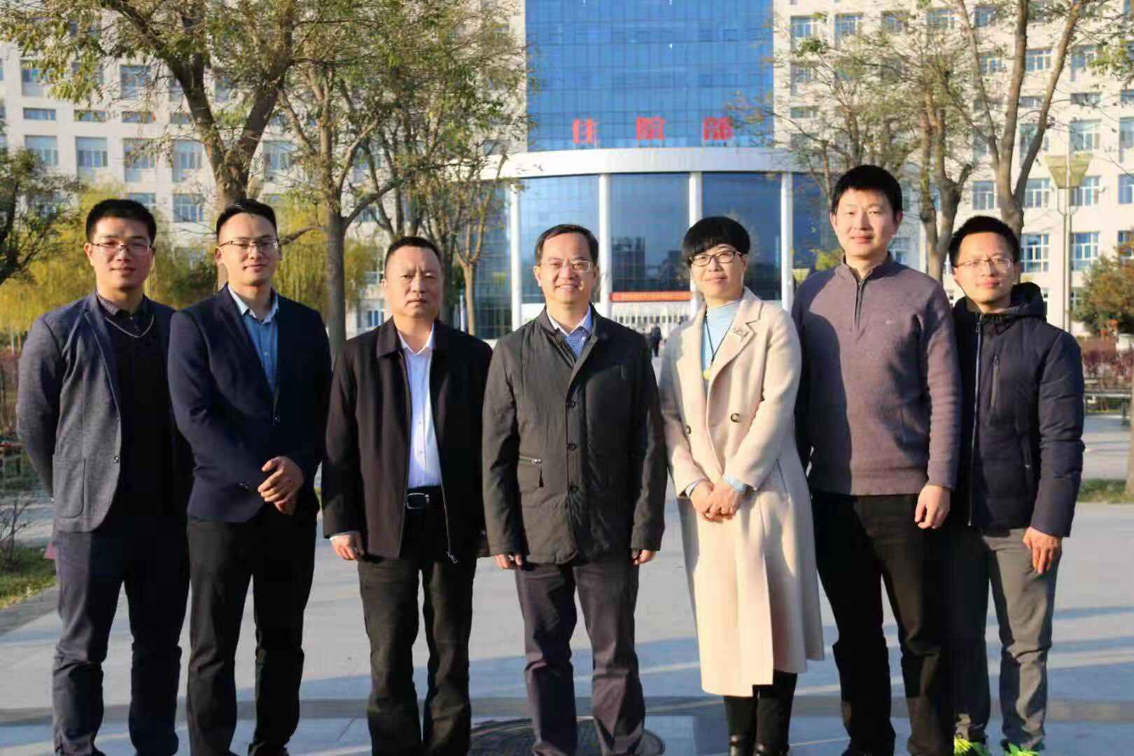 福建醫科大學黨委書記何明華率團赴寧夏、新疆慰問我院援寧援疆醫務人員 福建醫科大學黨委書記何明華率團赴寧夏、新疆慰問我院援寧援疆醫務人員