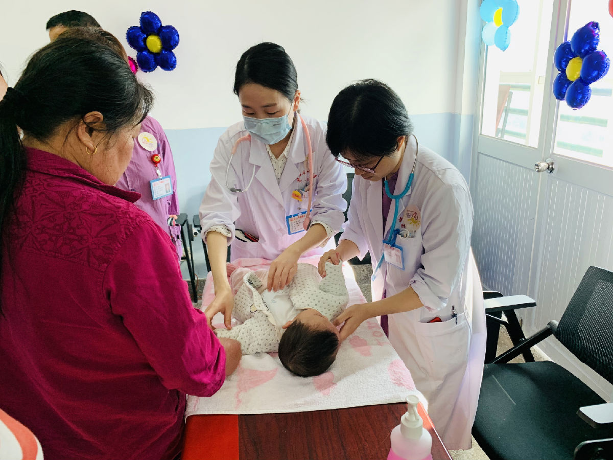用心呵護，成就未來—我院新生兒科舉辦“世界早產兒日”公益活動