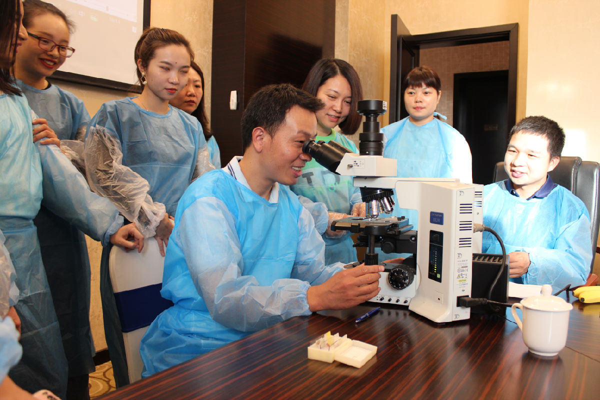 我院病理核素供應室黨支部開展“不忘初心、牢記使命”主題黨日活動