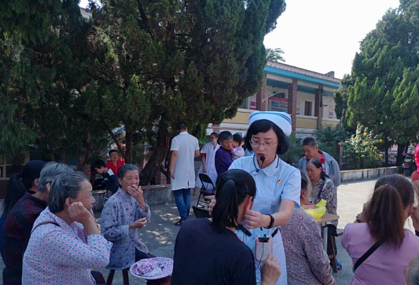 呼吸康復黨支部聯合干部病房黨支部開展“健康中國行，共筑健康夢”義診義教活動