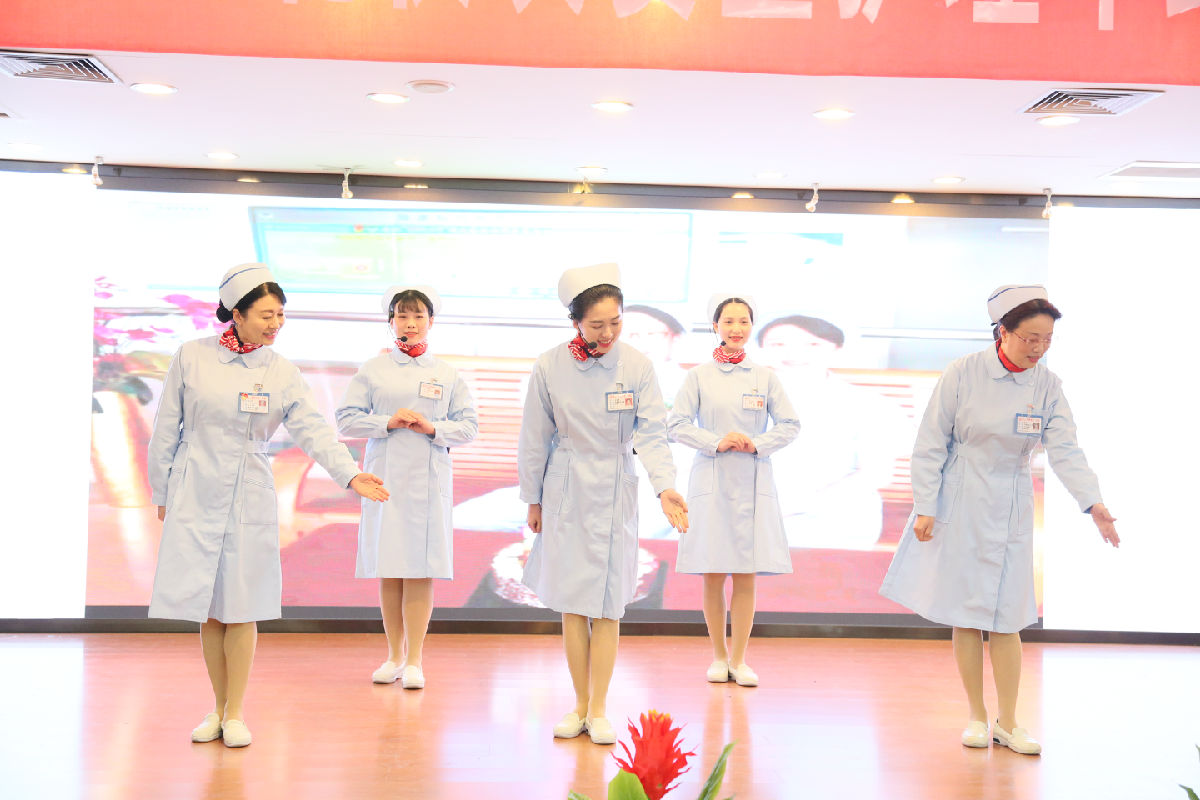 塑職業形象 促學科發展 創滿意醫院——護理部召開“2019年護士職業禮儀決賽暨護理年終表彰大會”