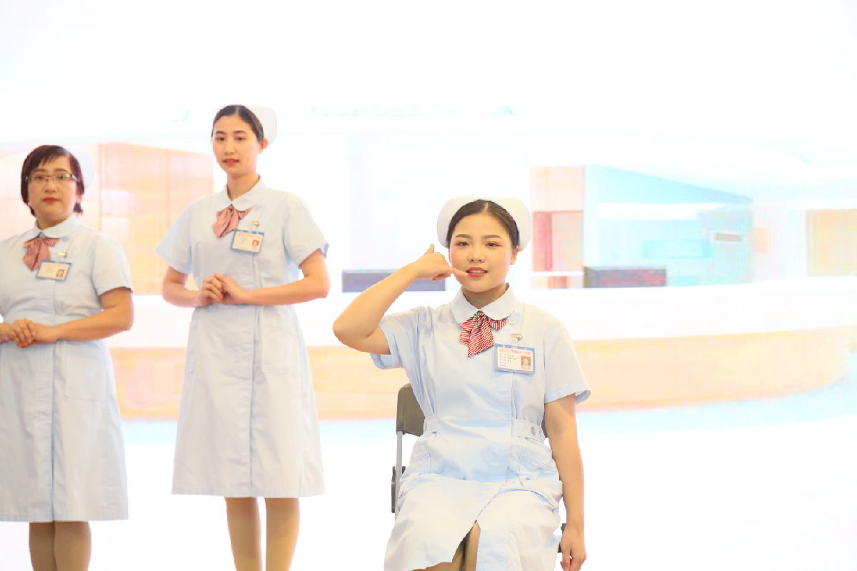 塑職業形象 促學科發展 創滿意醫院——護理部召開“2019年護士職業禮儀決賽暨護理年終表彰大會”
