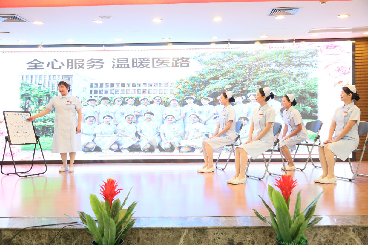 塑職業形象 促學科發展 創滿意醫院——護理部召開“2019年護士職業禮儀決賽暨護理年終表彰大會”