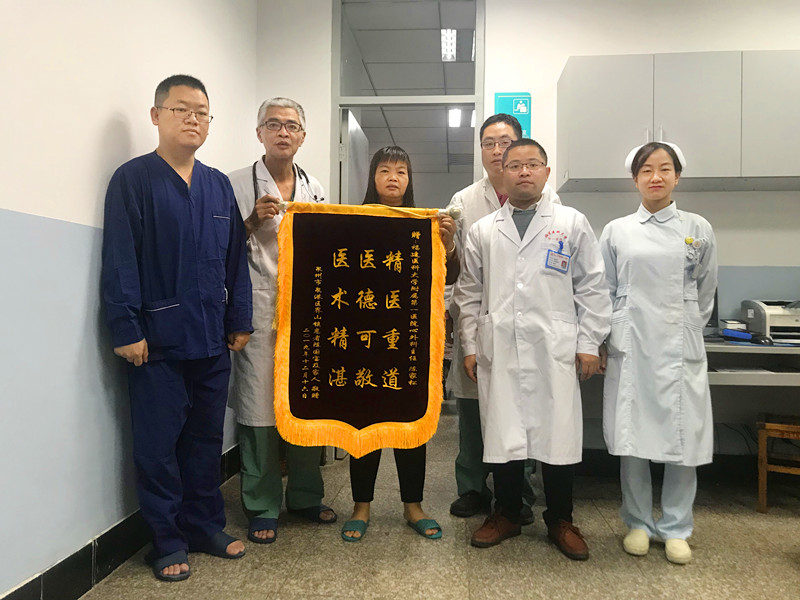 醫(yī)者大愛 情暖人間 醫(yī)者大愛 情暖人間