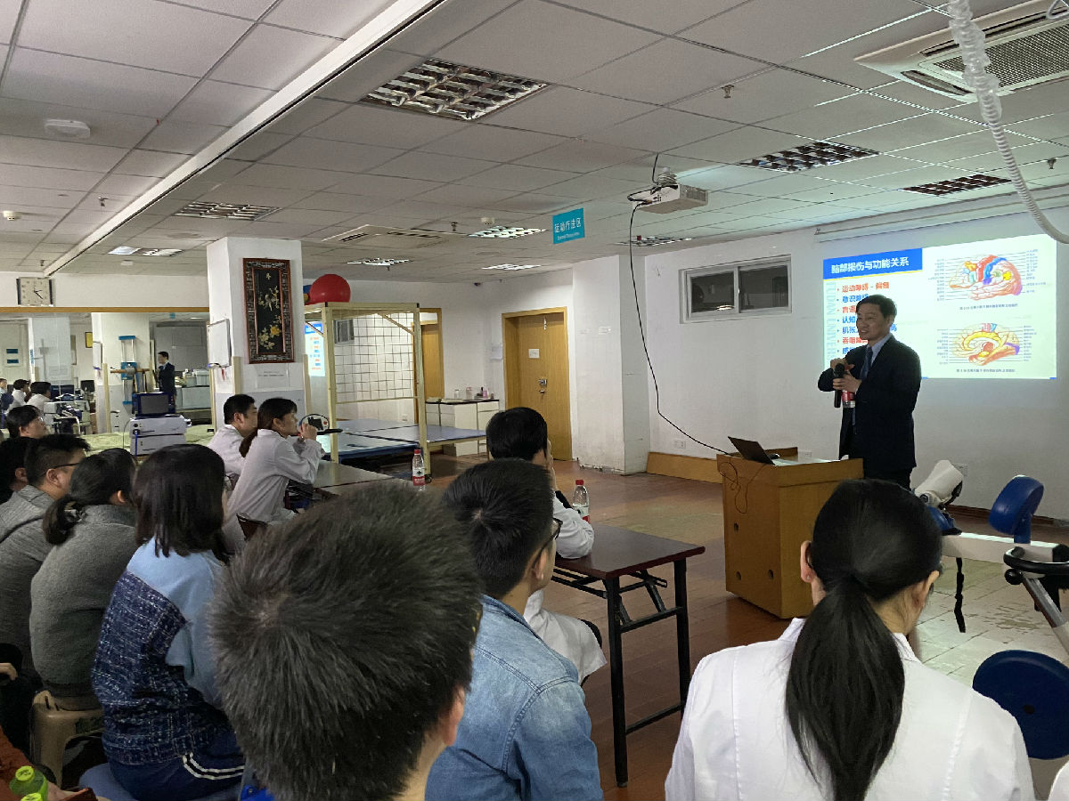 復(fù)旦大學(xué)附屬華山醫(yī)院康復(fù)醫(yī)學(xué)中心主任吳毅教授來我院交流 復(fù)旦大學(xué)附屬華山醫(yī)院康復(fù)醫(yī)學(xué)中心主任吳毅教授來我院交流