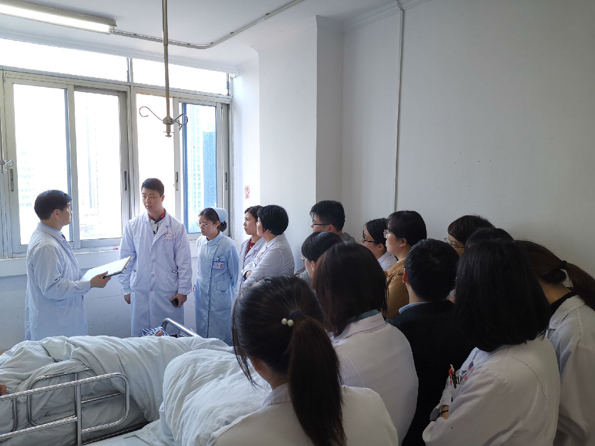 復(fù)旦大學(xué)附屬華山醫(yī)院康復(fù)醫(yī)學(xué)中心主任吳毅教授來我院交流 復(fù)旦大學(xué)附屬華山醫(yī)院康復(fù)醫(yī)學(xué)中心主任吳毅教授來我院交流