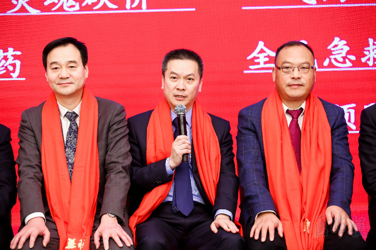 康德智院長榮膺2019年度“推動行業前行的力量·十大領導力院管專家”稱號