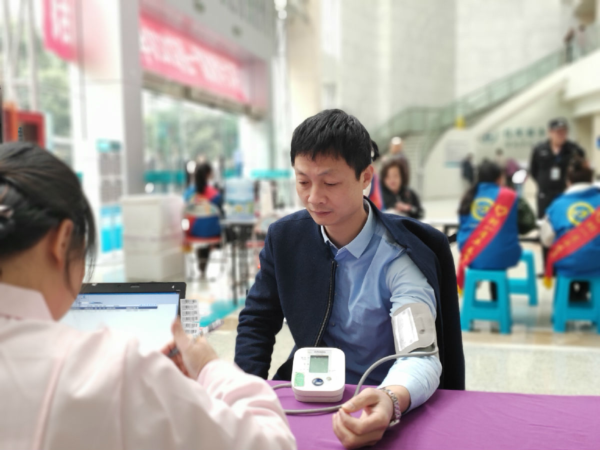 熱血送暖 為生命接力——我院連續十年開展無償獻血活動 熱血送暖 為生命接力——我院連續十年開展無償獻血活動