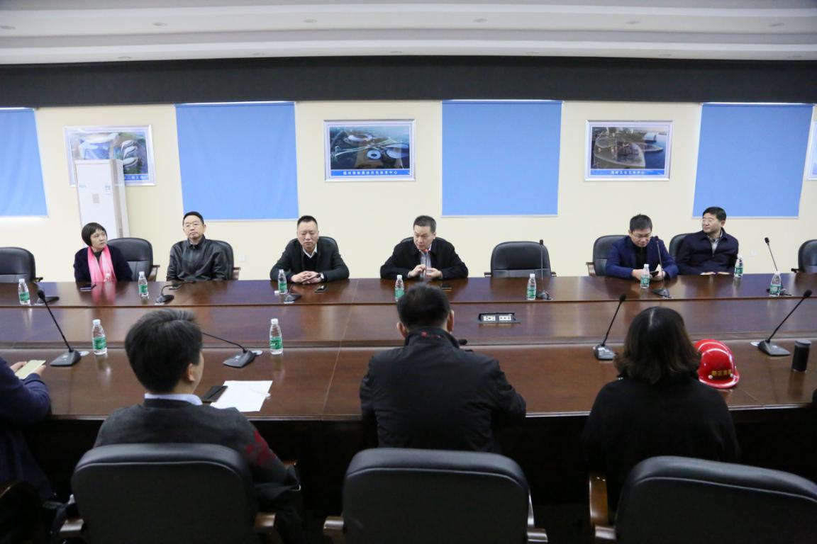 我院領(lǐng)導一行率隊前往濱海院區(qū)視察施工狀況并進行春節(jié)慰問