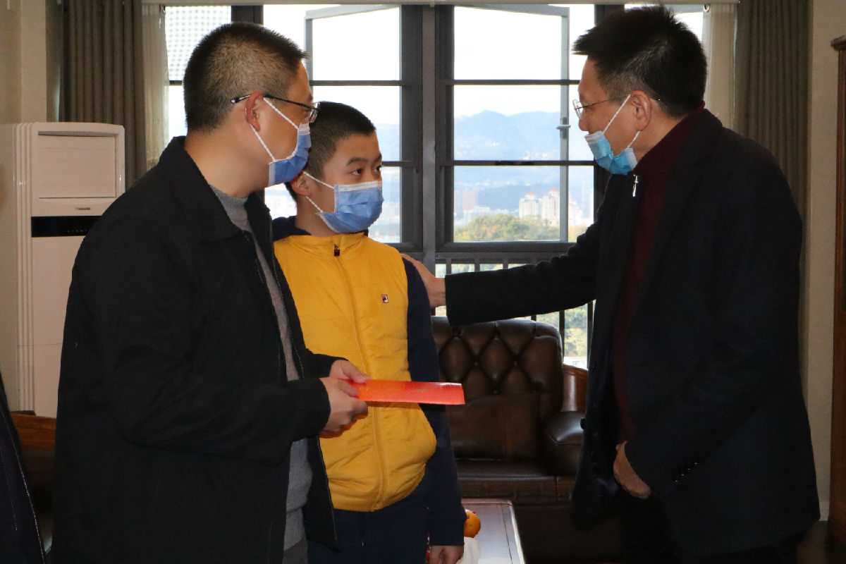 『附一抗疫』福建省工會及我院領導一行慰問我院援助武漢醫療隊員家屬