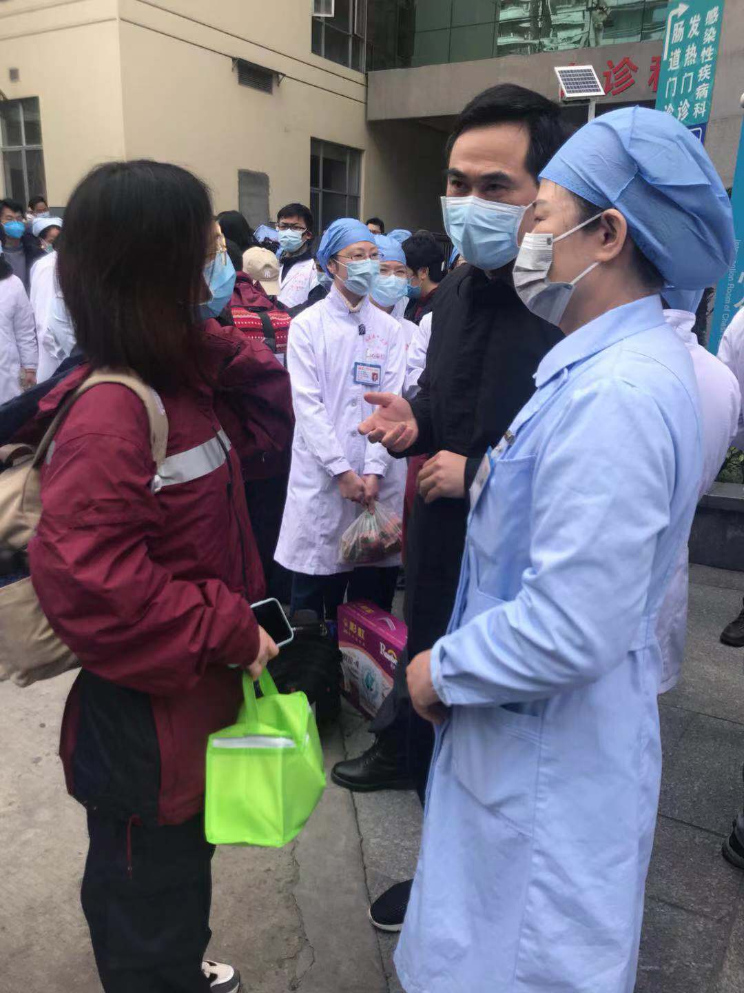 福建宜昌心連心 最美逆行共戰(zhàn)“疫”