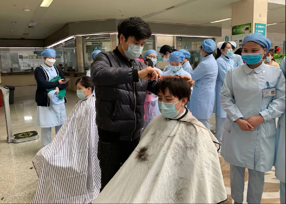 致時(shí)代英雄 —— 福建醫(yī)科大學(xué)附屬第一醫(yī)院最美逆行者 致時(shí)代英雄 —— 福建醫(yī)科大學(xué)附屬第一醫(yī)院最美逆行者