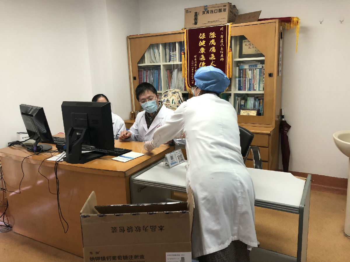 抗擊疫情  香囊來助力 —— 藥學部自制“中藥防疫香囊”為抗疫戰士增鎧添甲