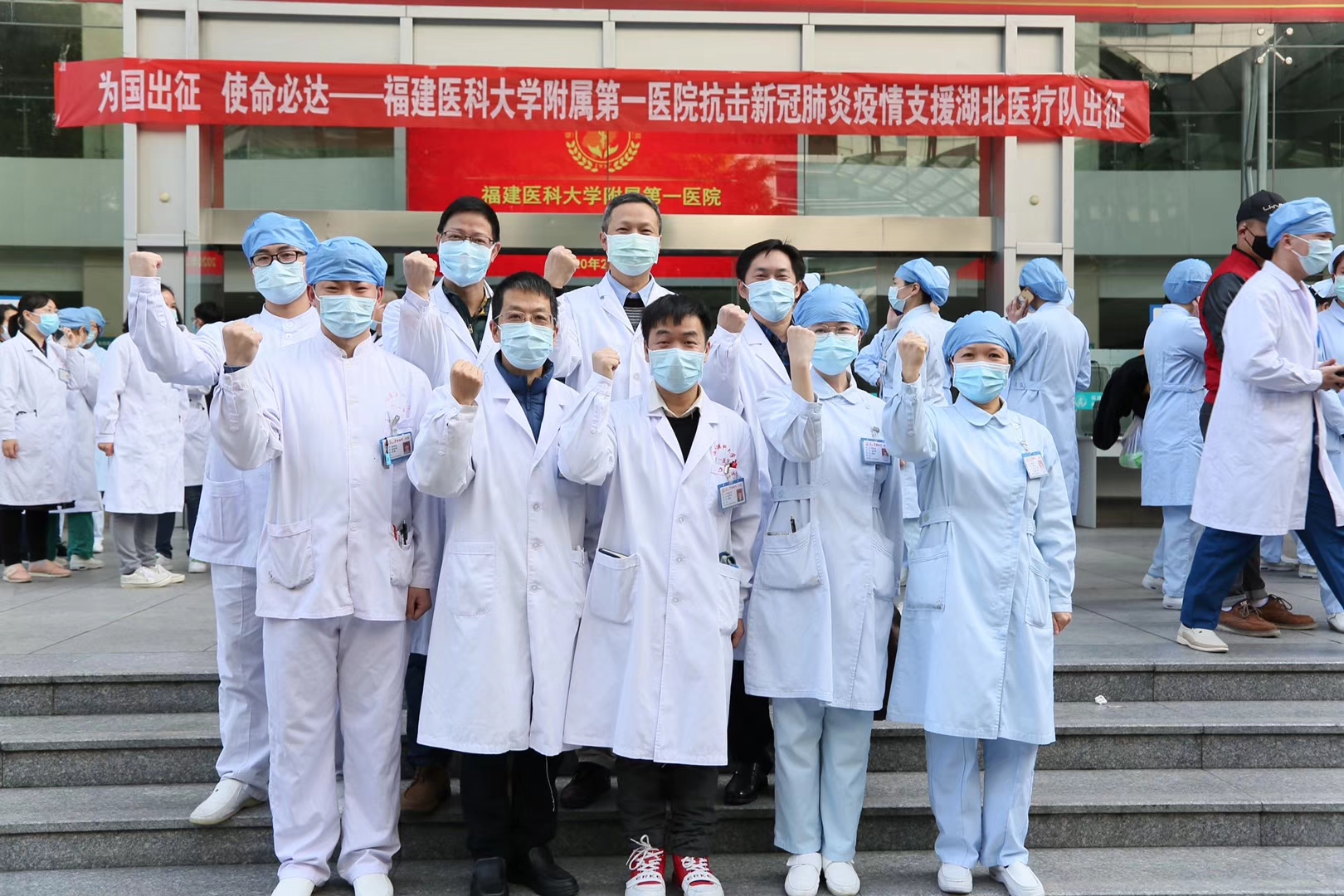 讓黨旗高高飄揚 ——急診先鋒戰疫突擊隊馳援湖北紀實