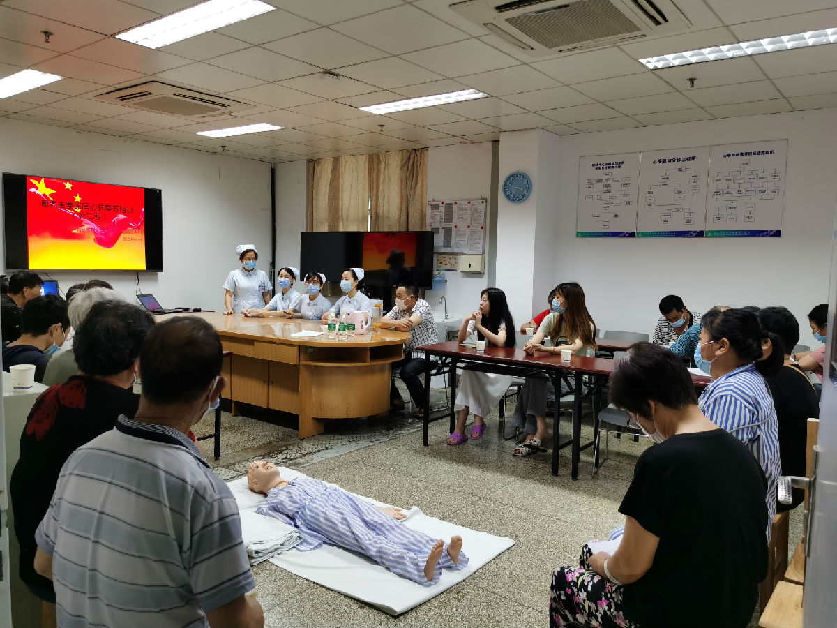 我院心血管內(nèi)科開展第二期患者及家屬心肺復蘇培訓