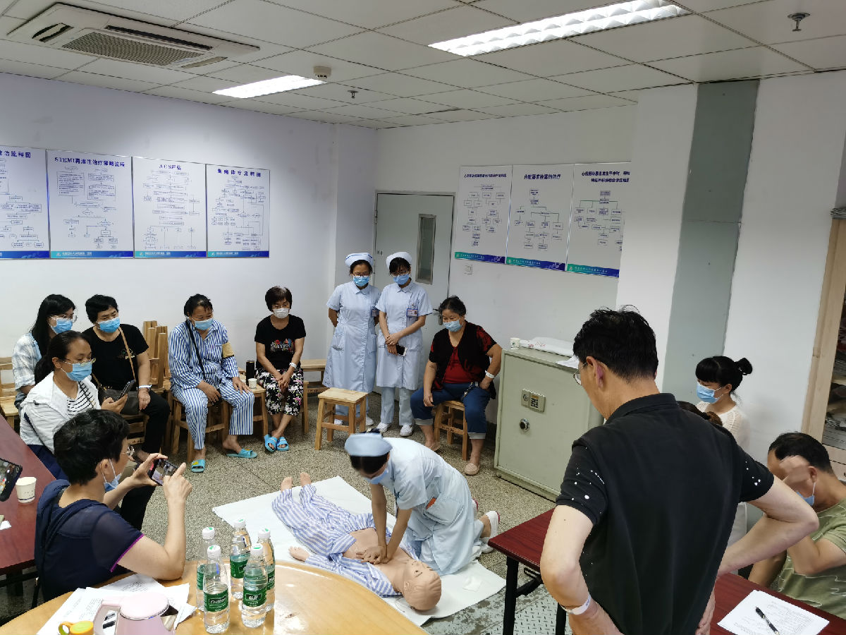 我院心血管內(nèi)科開展第二期患者及家屬心肺復蘇培訓