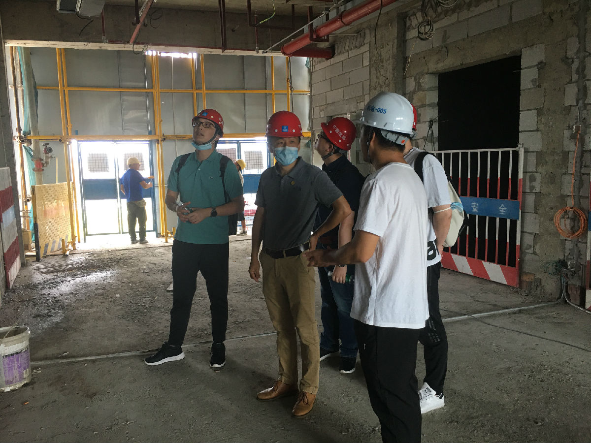 華山醫院信息中心張琦主任一行勘察濱海院區信息化建設情況