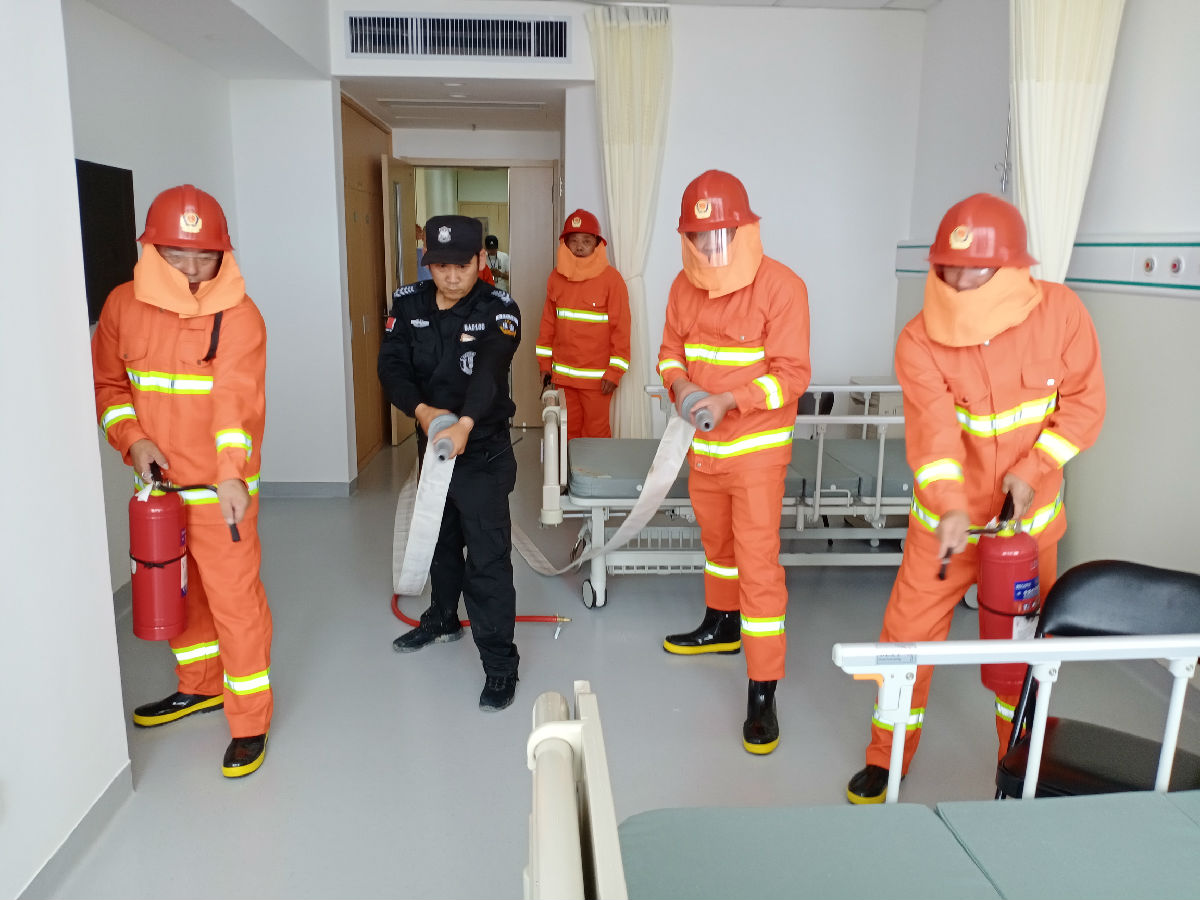 華山附一醫(yī)院綜合內(nèi)科開展消防演練   