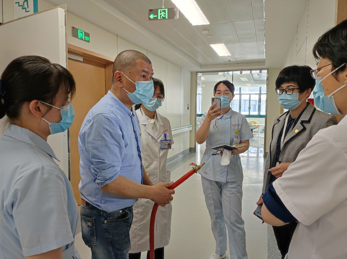 華山附一醫(yī)院綜合內(nèi)科開展消防演練   