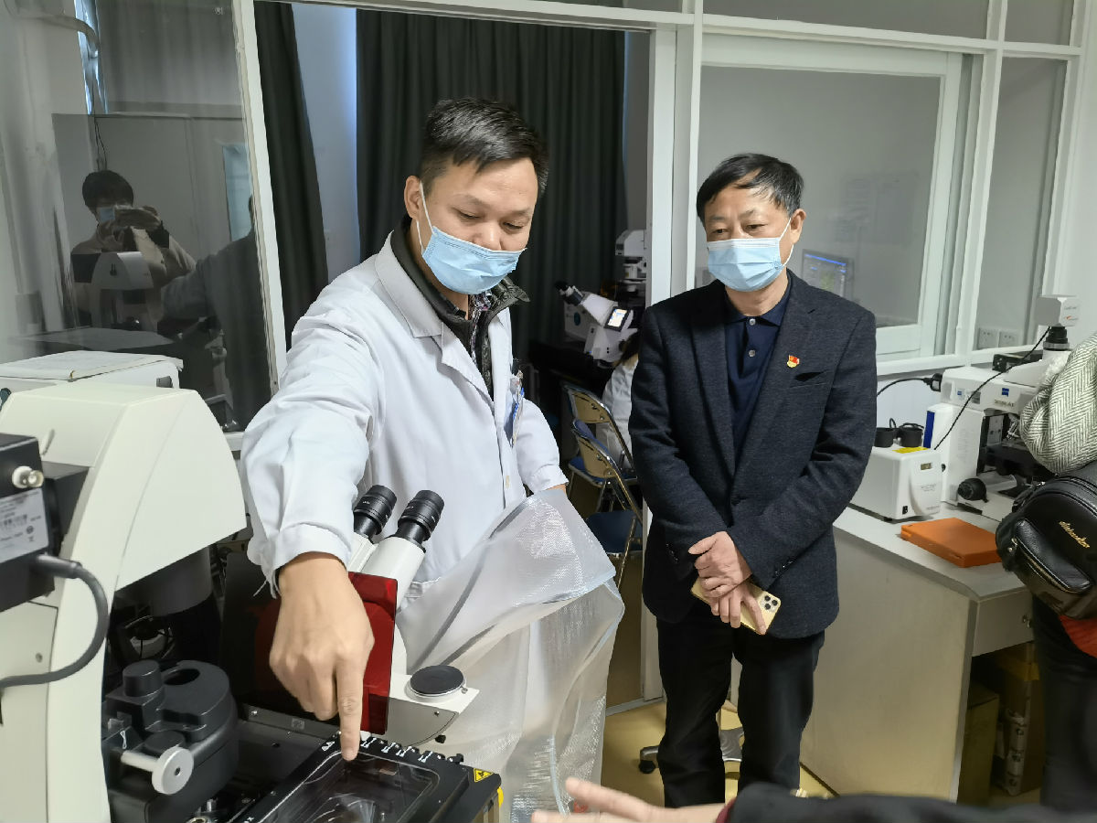 行政第一黨支部與省科技廳社會(huì)發(fā)展科技處黨支部聯(lián)合開(kāi)展“疫情防控科研攻關(guān)進(jìn)醫(yī)院”主題黨日活動(dòng)