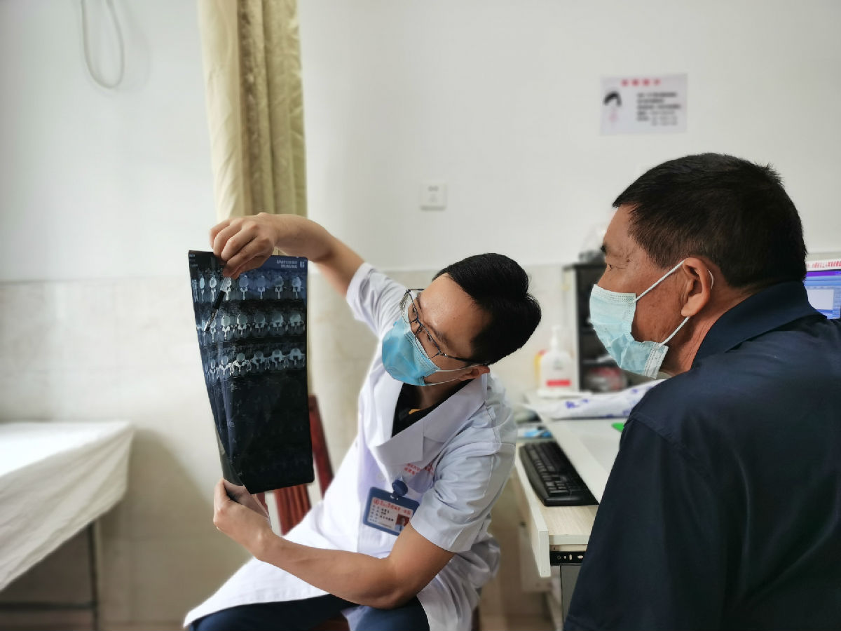 『附一黨建』初心銘記附一路，醫護聯動義診行