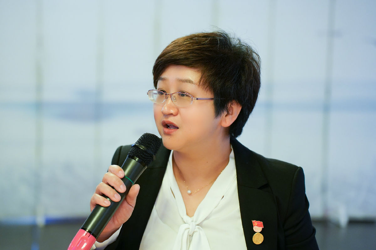 學雷鋒話共建 攀高峰促健康——我院多個黨支部與省登山協會黨支部聯合開展共建活動