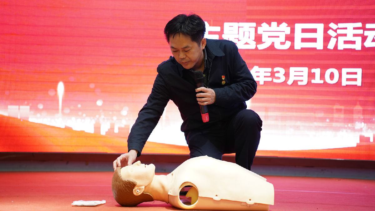 學雷鋒話共建 攀高峰促健康——我院多個黨支部與省登山協會黨支部聯合開展共建活動