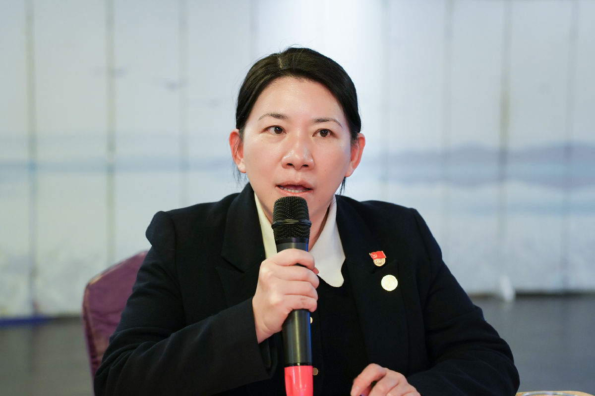 學雷鋒話共建 攀高峰促健康——我院多個黨支部與省登山協會黨支部聯合開展共建活動