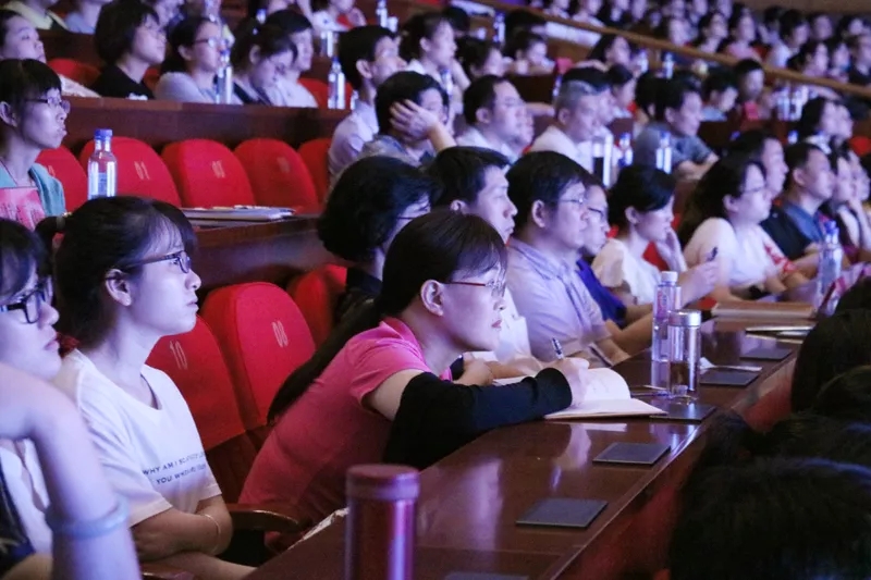 【慕容慎行同志先進事跡巡講系列-福州站】福建衛生報‖慕容精神長存心間！慕容慎行同志先進事跡巡回報告會開講啦