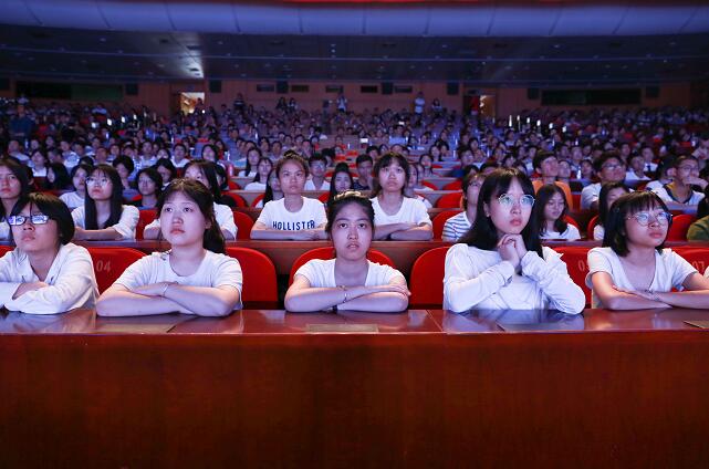 【慕容慎行同志先進事跡巡講系列-福州站】中國消費網‖行醫六十載，他的故事很長，但我想講給我的孩子聽