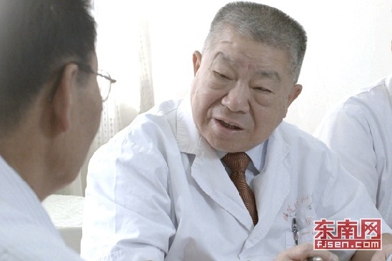 【慕容慎行同志先進事跡巡講系列-廈門站】東南網‖人民的好醫生——慕容慎行同志先進事跡巡回報告會在廈舉行