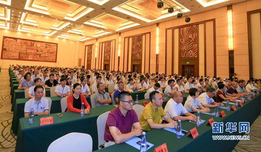 【慕容慎行同志先進事跡巡講系列-漳州站】新華網‖【組圖】慕容慎行同志先進事跡巡回報告會25日在漳州舉行