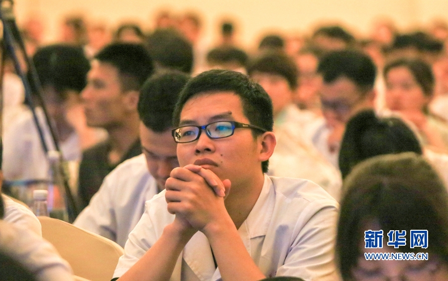 【慕容慎行同志先進事跡巡講系列-漳州站】新華網‖【組圖】慕容慎行同志先進事跡巡回報告會25日在漳州舉行