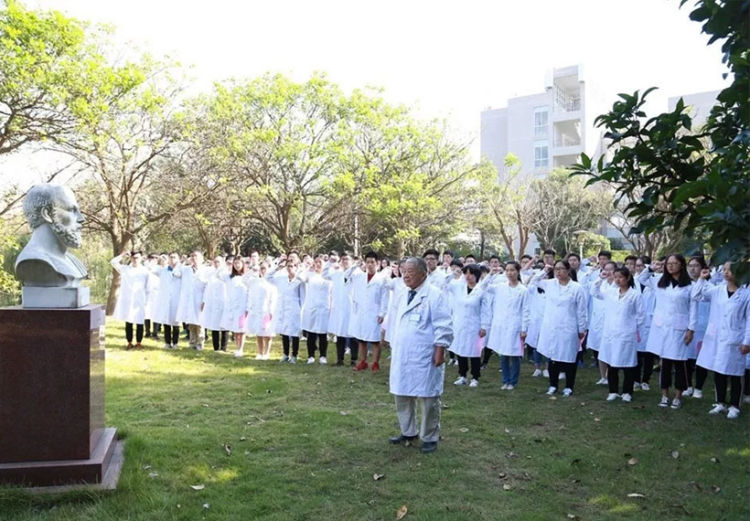 新華網‖慕容慎行：65年黨齡堅守經常掛在嘴邊的真心信仰