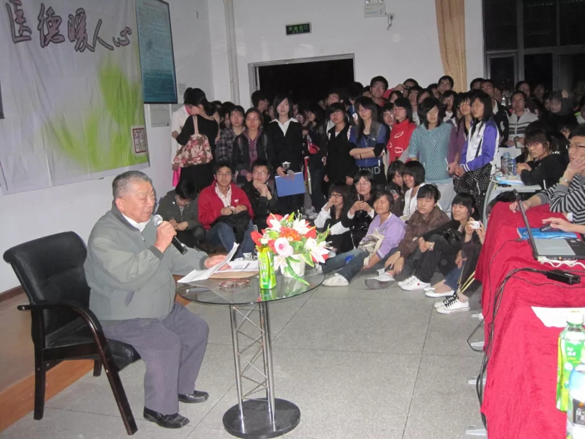 新華網(wǎng)‖慎行一生 盡顯大醫(yī)風(fēng)范