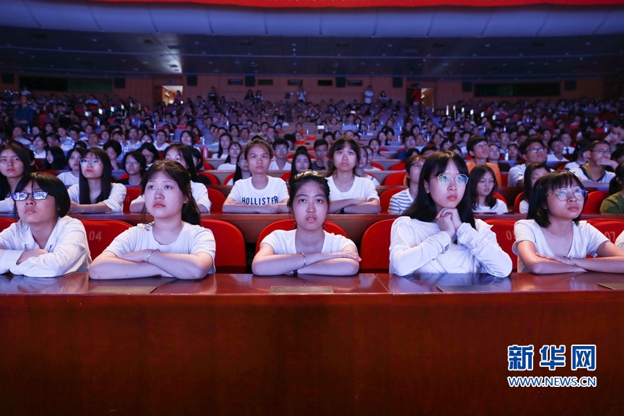 【慕容慎行同志先進事跡巡講系列-福州站】新華網‖【組圖】大醫精誠 人間有光