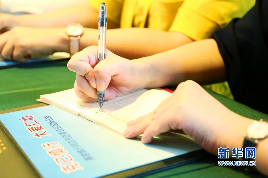 【慕容慎行同志先進事跡巡講系列-泉州站】新華網‖【組圖】慕容慎行同志先進事跡巡回報告會在泉州舉行