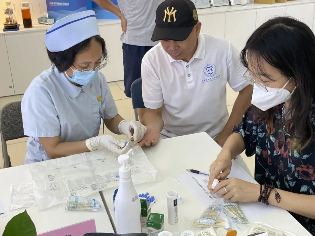 我院肝病中心肝內科舉辦“8.19醫師節”科普義診活動