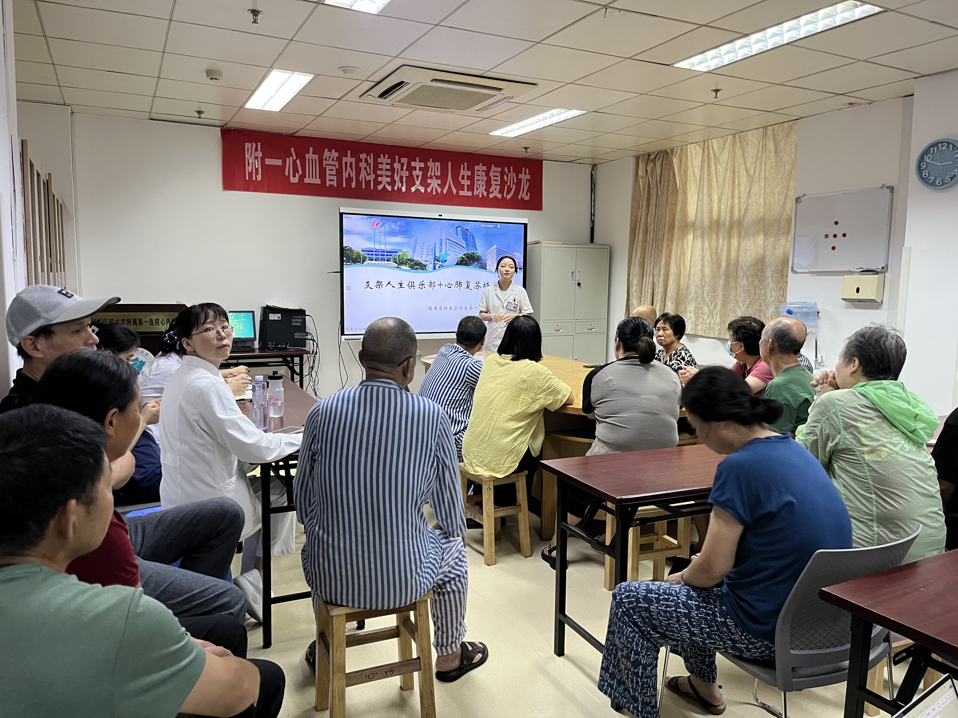 我院心內(nèi)科舉辦新一期“支架人生康復(fù)沙龍及心肺復(fù)蘇培訓(xùn)活動”