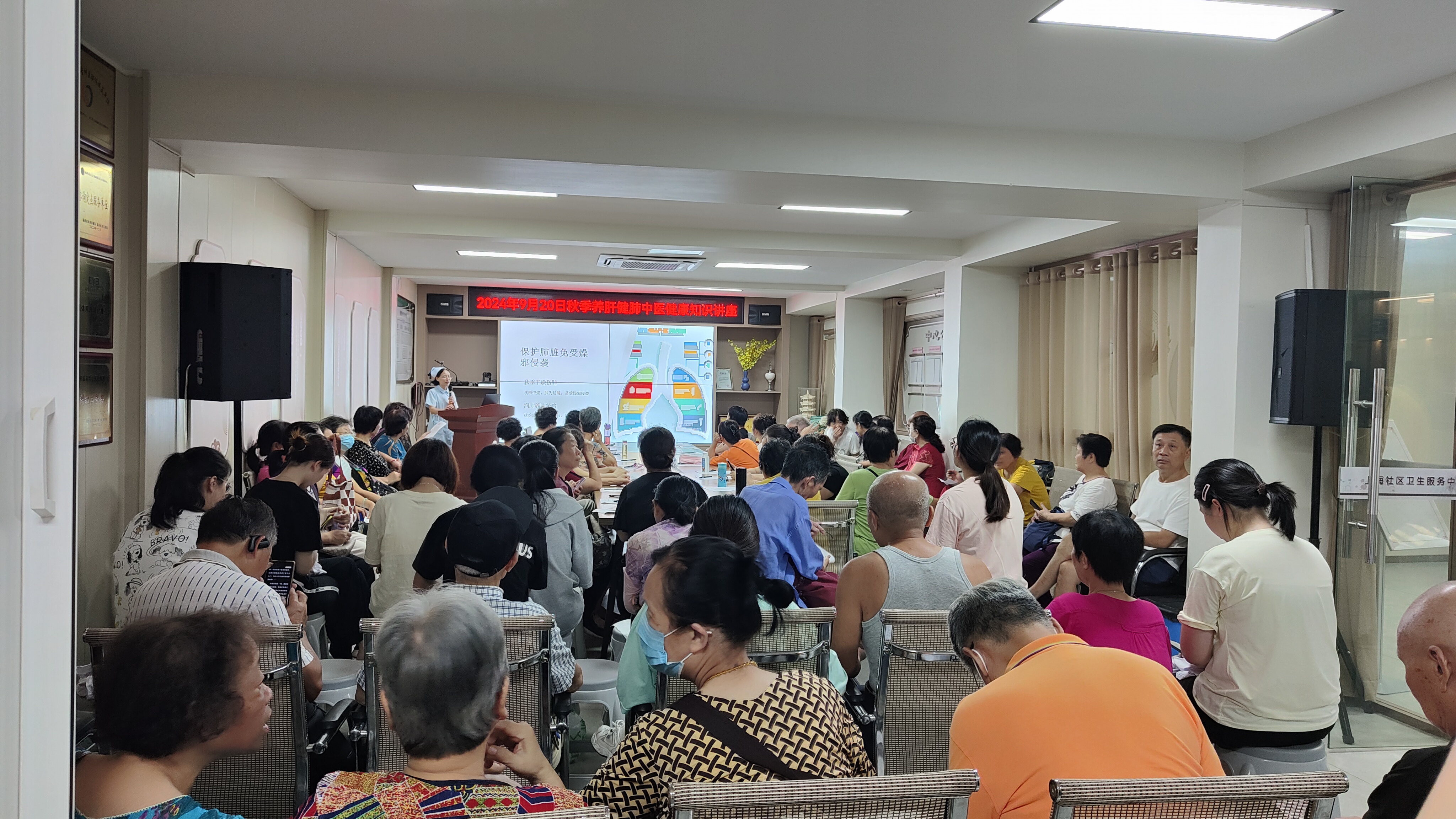 我院多黨支部與臺(tái)江區(qū)上海街道共同開展全國(guó)科普日活動(dòng)，助力居民健康