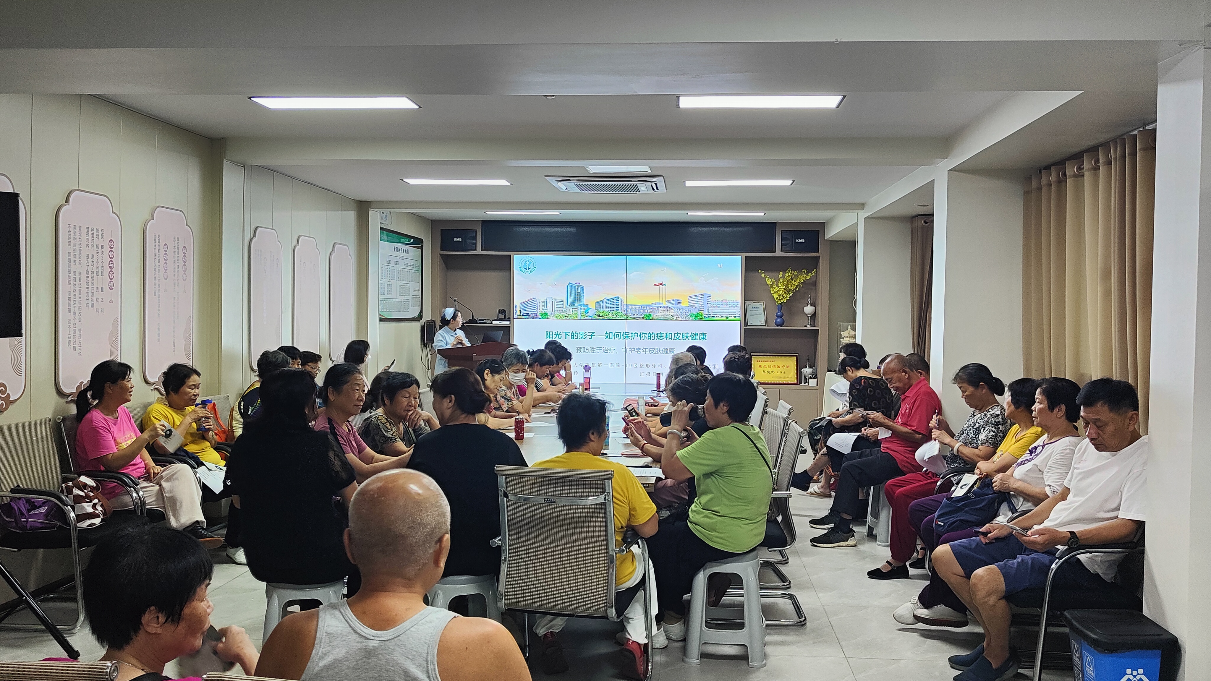 我院多黨支部與臺(tái)江區(qū)上海街道共同開展全國(guó)科普日活動(dòng)，助力居民健康