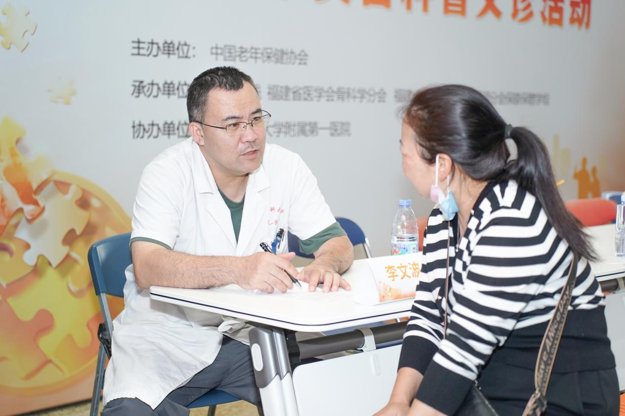 世界關(guān)節(jié)炎日，附一在行動！我院關(guān)節(jié)疾病診療中心開展科普義診活動，守護(hù)百姓“關(guān)節(jié)健康”