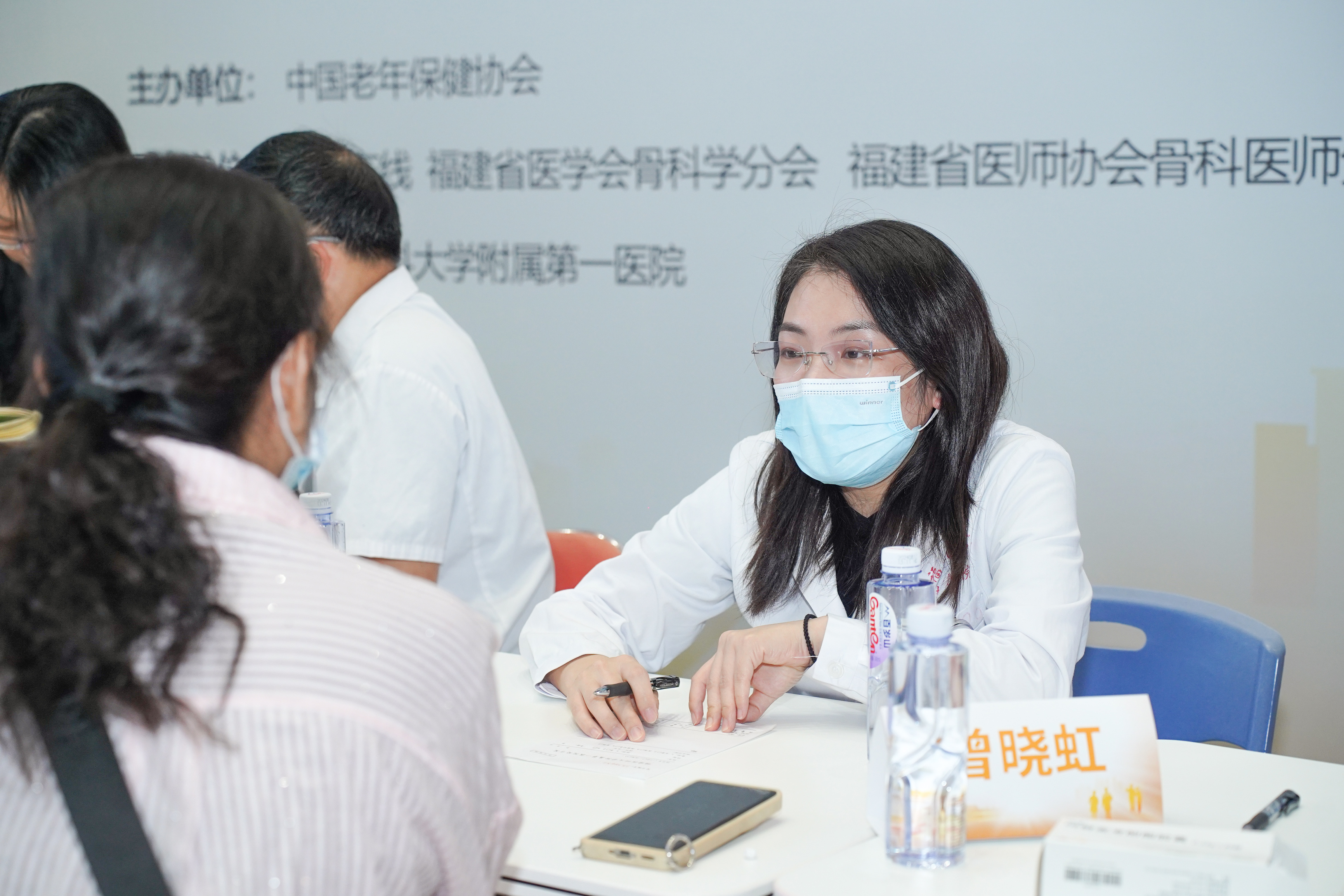 世界關(guān)節(jié)炎日，附一在行動！我院關(guān)節(jié)疾病診療中心開展科普義診活動，守護(hù)百姓“關(guān)節(jié)健康”